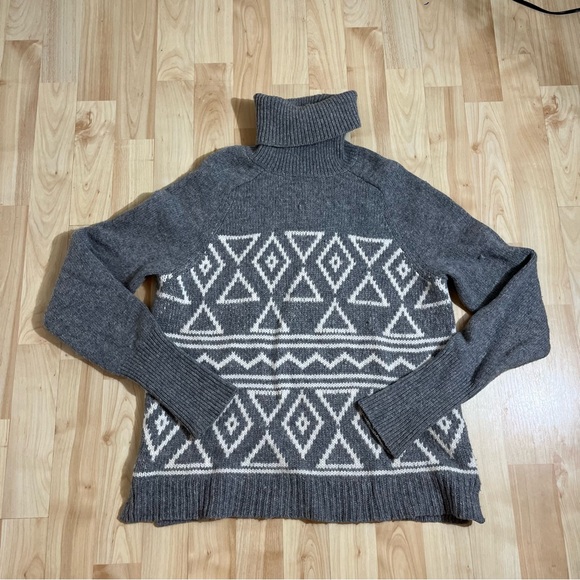 J. CREW Turtleneck Sweater Womens Size Medium Fair Isle Wool Blend Small - Picture 1 of 4